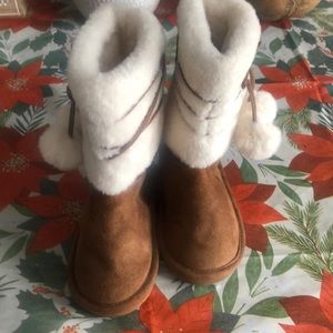 Toddler size 8 Micheal Kors boots
